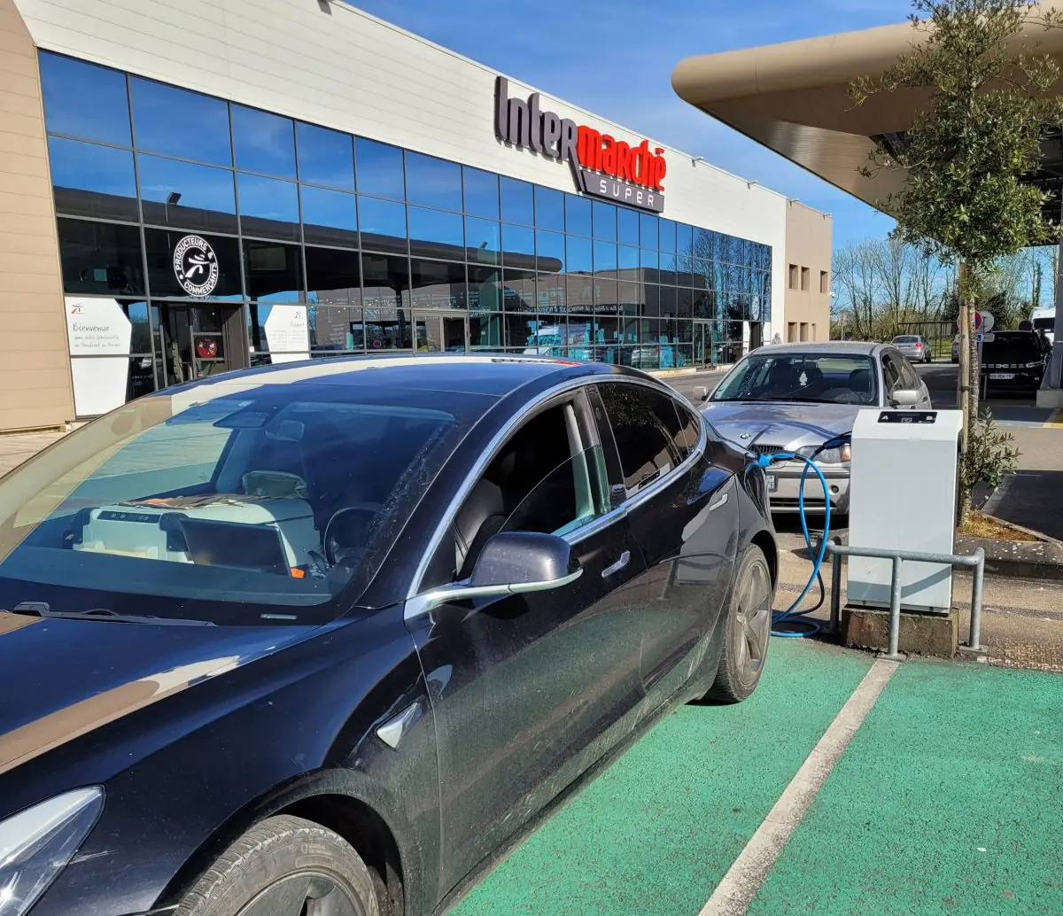 Carte Inter-énergies : Intermarché lance sa carte recharge électrique et carburant